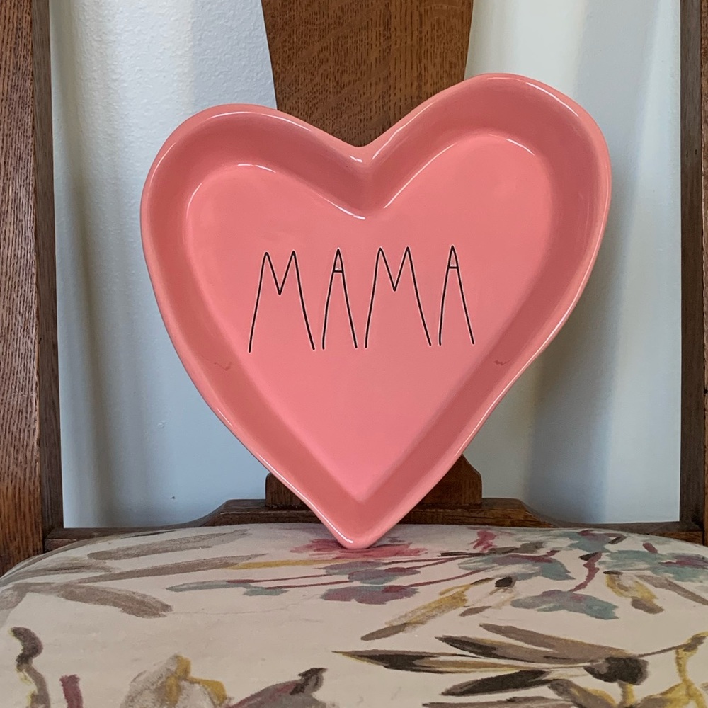 💜3/$35!!💜 RAE DUNN Large “Mama” Heart Dish